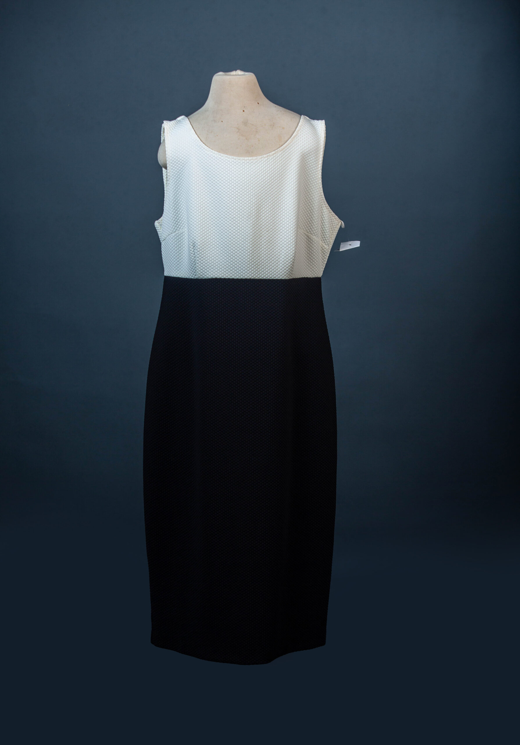 DANNY&NICOLE WHITE & BLACK DRESS SUIT - Image 6