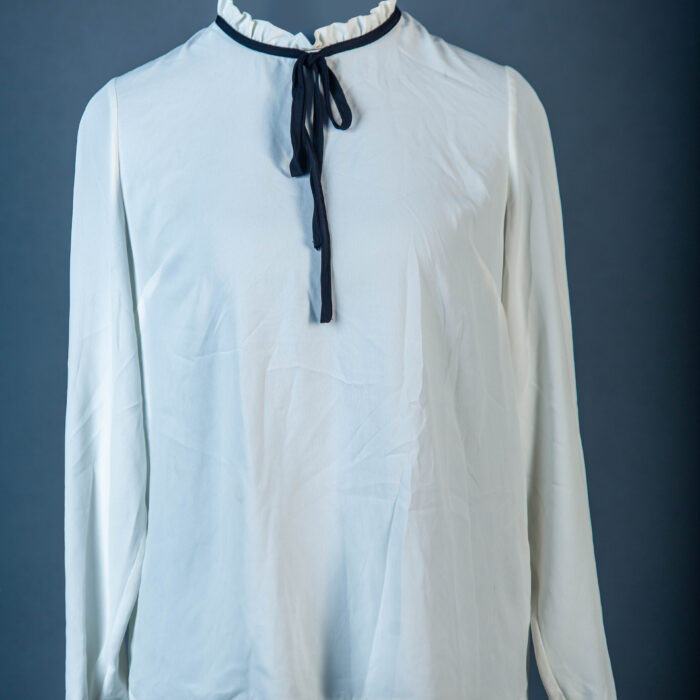 DOROTHY PERKINS WHITE LONGSLEEVE WITH BISHOP COLLAR WITH BLACK STRAP TIE NECK TOP