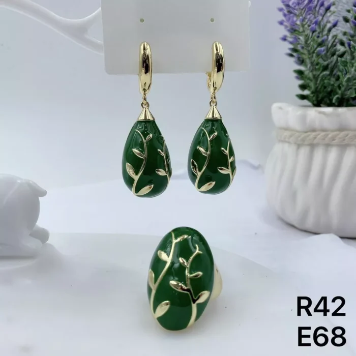 VIENNOIS GREEN CERAMIC WITH GOLD PETALS DETAILS EARRING AND RING SET