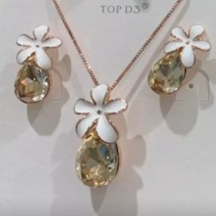 jpg106CE GOLD CHAIN WITHWHITE CERAMIC PETAL WITH PALE PINK CRYSTAL STONE EAR RING PENDANT SET