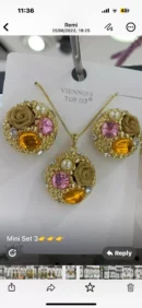 jpg107CE GOLD CHAIN WITH GOLD STUBB BASE ITH ROSEPINK STONE TISSUE ROSEWHITE STONE AND WHITE PEARL EAR RING AND PENDANT SET