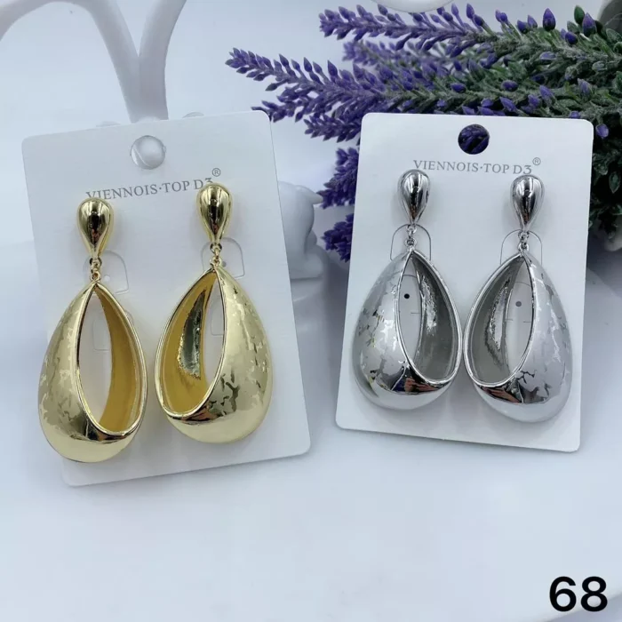 jpg11 EGS GOLD AND SILVER OVAL BOLD LOOP WITH WATER MARK DETAIL DROP EAR RING