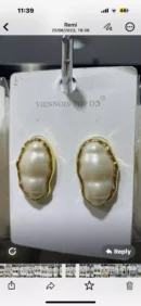 jpg96E GOLD WITH ODD SHAPE FAUX PEARL EAR RING