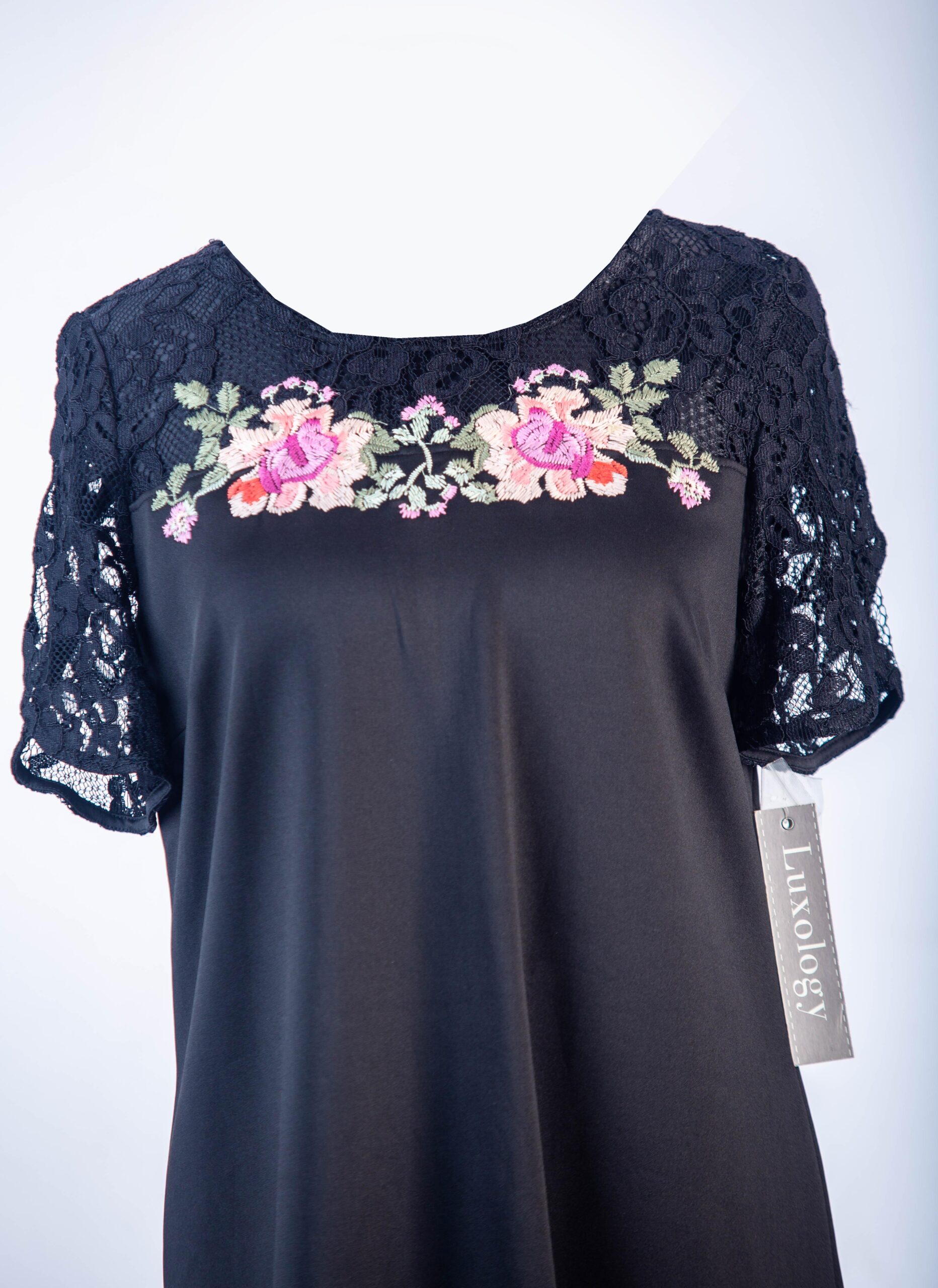 LUXUOLOGY/DB BLACK SHIFT DRESS WITH BLACK LACE FLARED SLEEVES AND BUST - Image 5