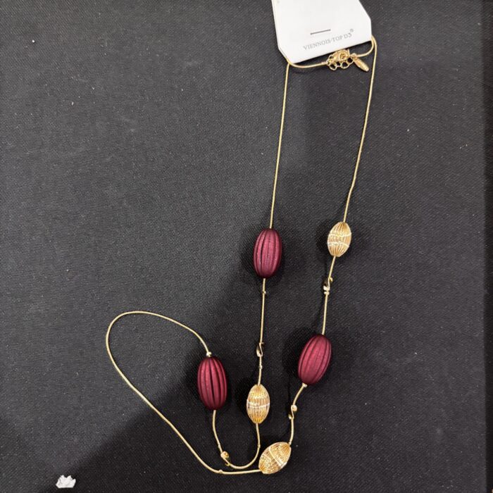 VIENNOIS GOLD CHAIN WITH BIG GOLD AND WINE PUMKIN SHAPED BALLS